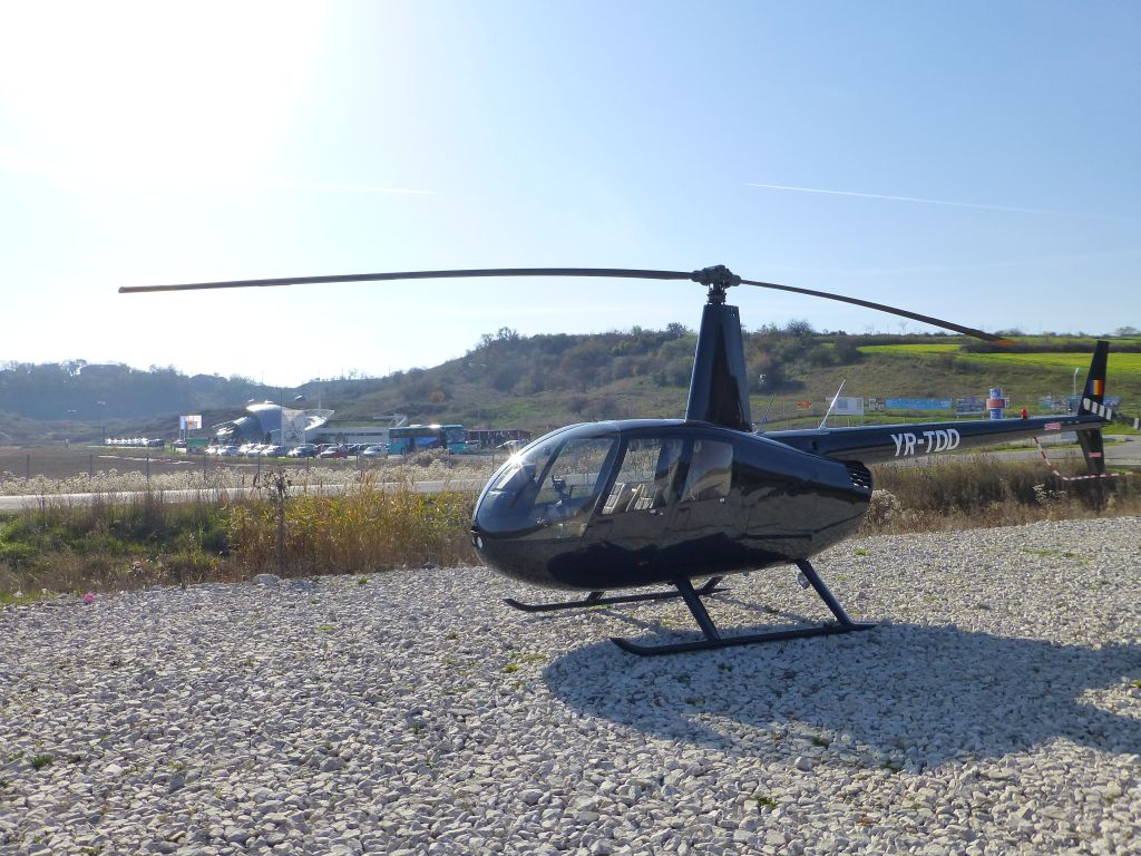 Inchiriere elicopter pentru 7 pasageri -solutii cu flote de R44